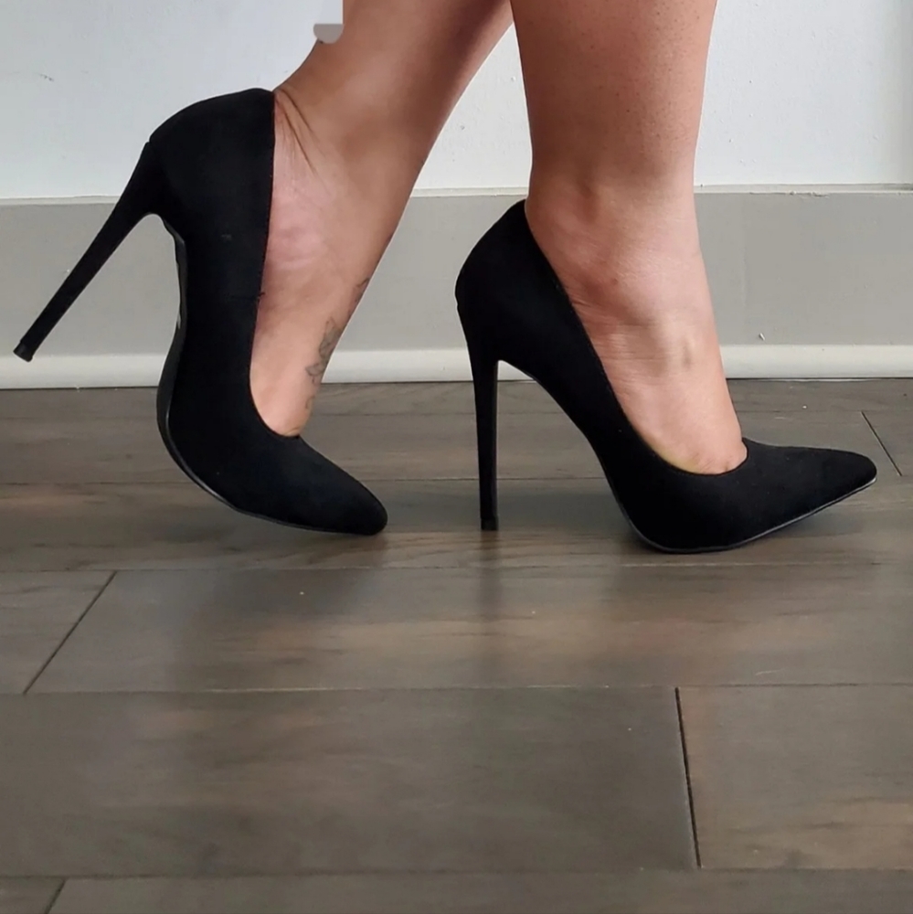 Black Pointed Toe Pumps